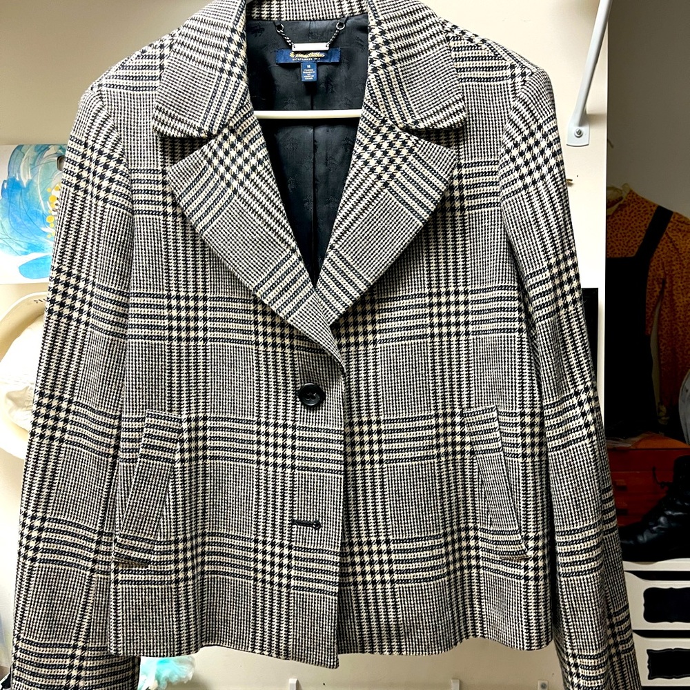 100% wool women’s Brooks Brothers blazer, size 16.